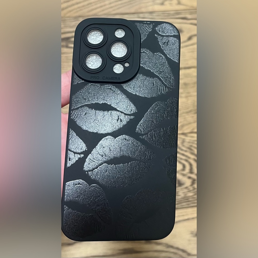 NWT- brand new 💋💋💋 iPhone case; black on black - Picture 4 of 5